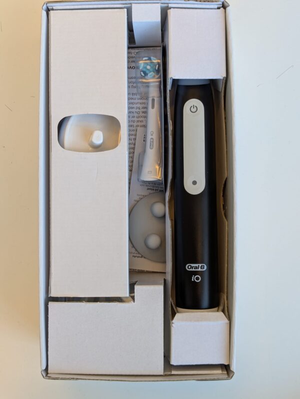 Oral B IO 3 zwart compleet met doos en accessoires