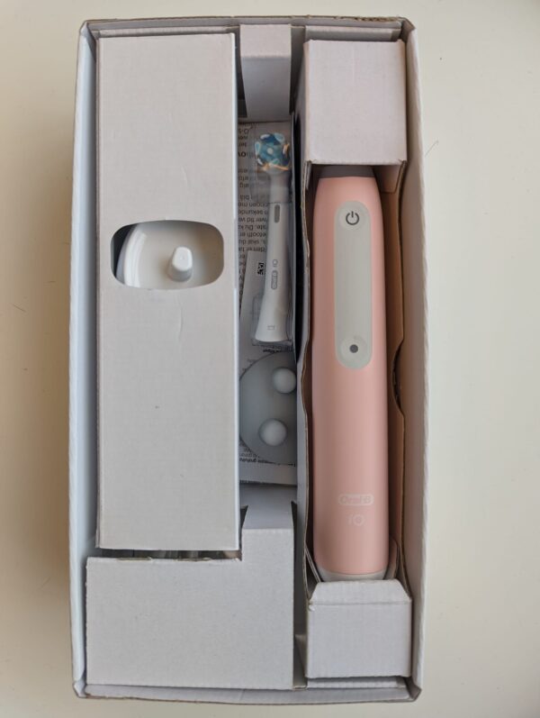 Afbeelding van WhatsApp op 2025-11-17 om 13.47.09_f9f3357f Oral B IO 3 roze compleet met doos en accessoires