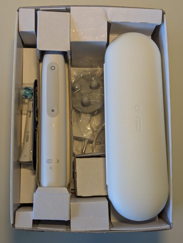 Oral B IO 4 wit compleet met doos en accessoires