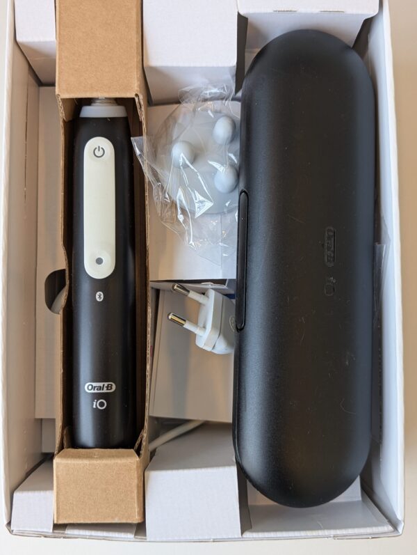 Oral-B IO 4 zwart in doos inhoud Oral-B IO 4 zwart in doos inhoud